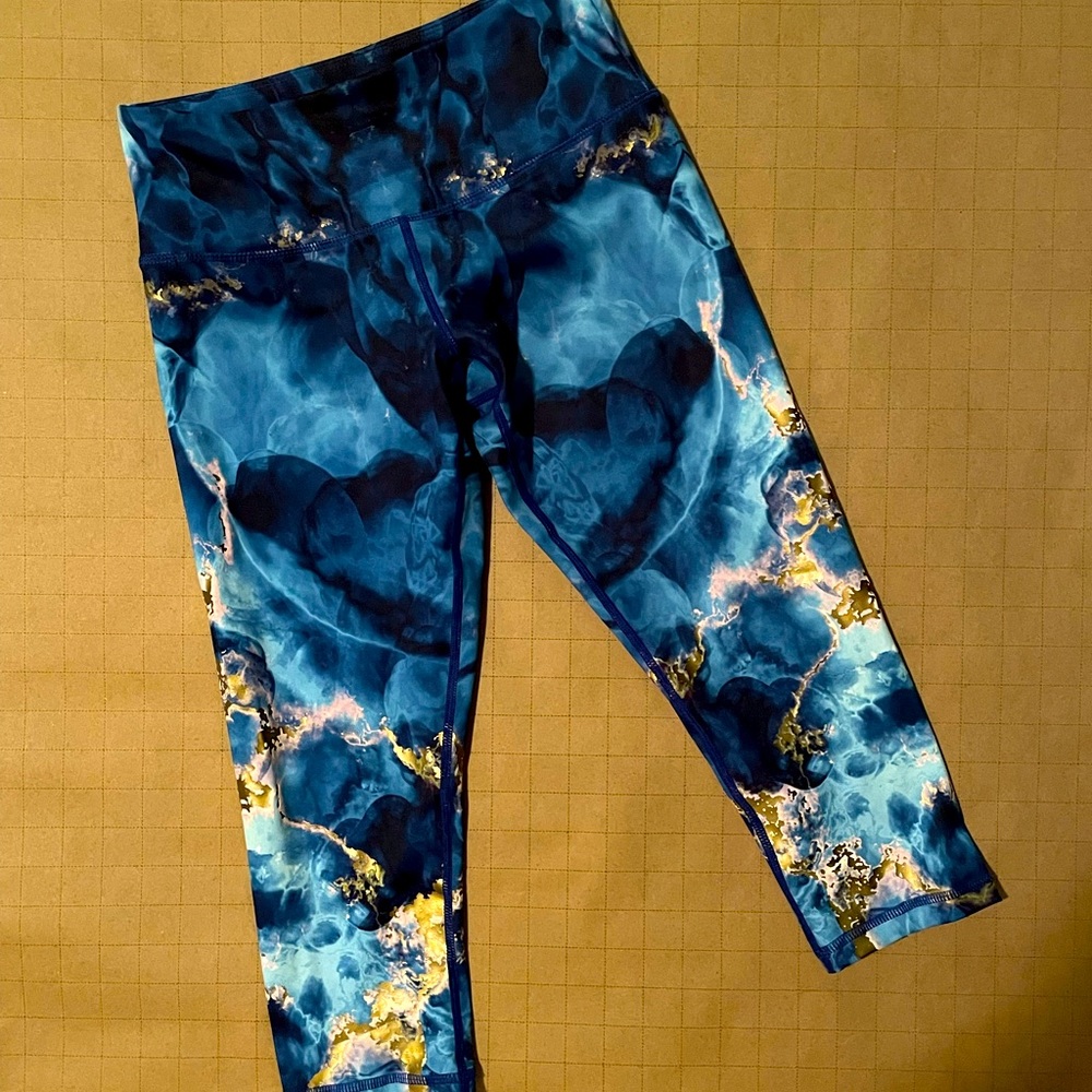 NWOT Just Live crop skin Frozen with gold inlay, never worn